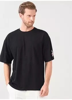 Черная мужская футболка с круглым вырезом с принтом Black On Black