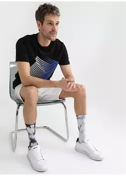 Черная мужская футболка с круглым вырезом с принтом Black On Black