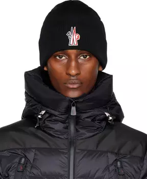 Черная шапка с нашивками Moncler Grenoble
