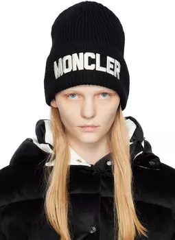 Черная шапка с вышивкой Moncler