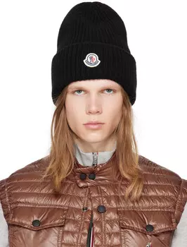 Черная шапка в рубчик Moncler