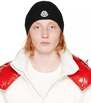 Черная шерстяная шапка Moncler