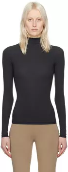 Черная водолазка подходит всем Skims