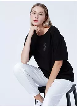 Черная женская футболка с круглым вырезом с принтом BLACK ON BLACK X AAE