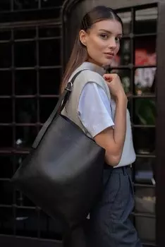 Черная женская сумка-шоппер с короткой ручкой MADAMRA