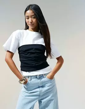 Черно-белая приталенная футболка с поясом ASOS DESIGN