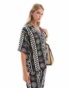 Черно-белая рубашка свободного кроя ASOS DESIGN с праздничным принтом ракушек