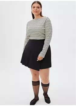 Черно-белая женская блузка с вырезом лодочкой в полоску Luokk