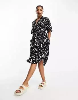 Черно-белое платье-рубашка миди Monki с завязкой на талии
