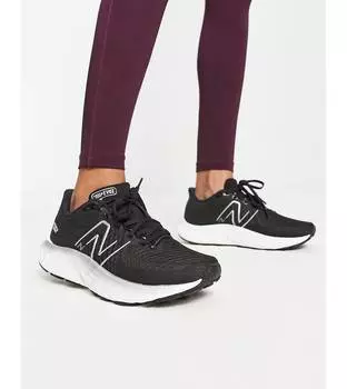 Черно-белые беговые кроссовки New Balance Evoz