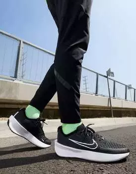 Черно-белые кроссовки Nike Interact