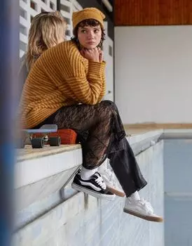 Черно-белые массивные кроссовки Vans Knu Skool