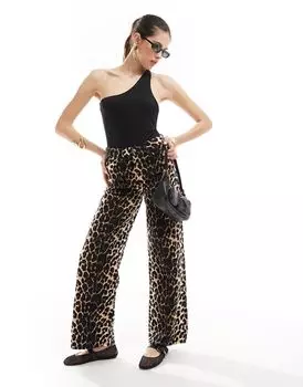 Черное асимметричное боди Stradivarius STR