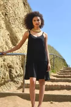 Черное короткое платье на бретелях Ro&Zo, черный