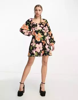 Черное короткое приталенное платье в стиле бэби-долл ASOS с открытой спиной, деталями в виде годе и крупным цветочным принтом