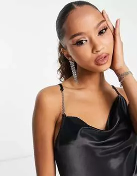 Черное мини-платье на бретельках Urban Revivo