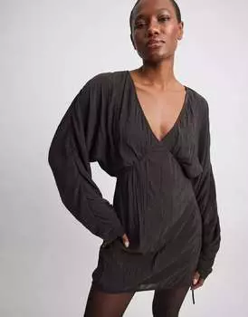 Черное мини-платье с V-образным вырезом и завязками NA-KD