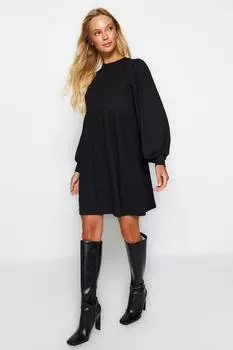 Черное трикотажное мини-платье с плиссированной юбкой/запахом на талии/фактурным принтом Trendyol, черный