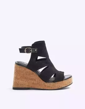 Черные босоножки на танкетке с вырезами River Island