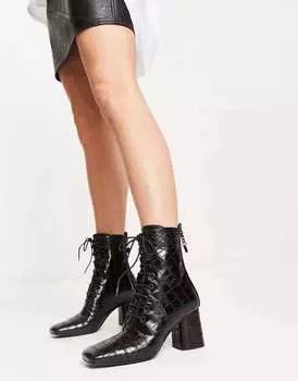 Черные ботинки на шнуровке с молнией сзади Love Moschino