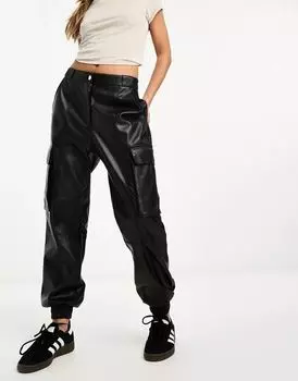 Черные брюки карго из искусственной кожи River Island