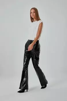 Черные брюки с детальным разрезом Mizalle