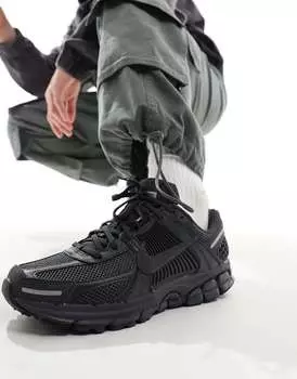Черные кроссовки Nike Vomero 5