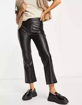 Черные прямые брюки из искусственной кожи Stradivarius