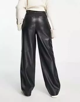 Черные широкие брюки из искусственной кожи River Island
