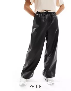 Черные широкие джоггеры из искусственной кожи Stradivarius Petite