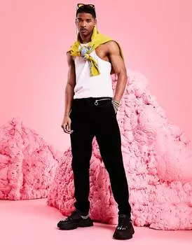 Черные вельветовые зауженные брюки с карманом на молнии ASOS DESIGN