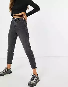 Черные выстиранные джинсы Mom Topshop