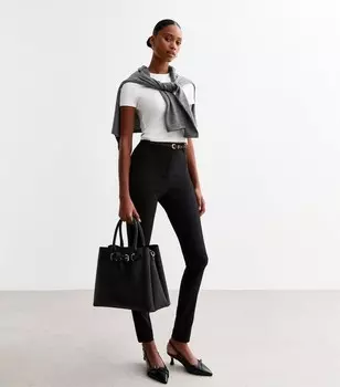 Черные зауженные брюки строгого кроя с поясом New Look, черный