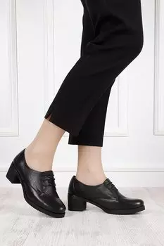 ЧЕРНЫЕ женские туфли из натуральной кожи с круглым носком на среднем каблуке и шнуровкой 24230 GNDER(R)
