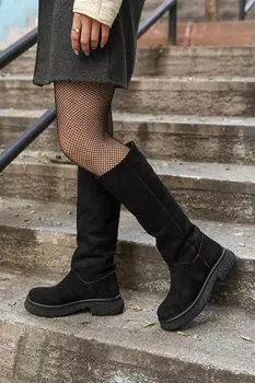 Черные женские замшевые сапоги MADAMRA