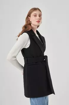 Черный фактурный жилет с тиснением Mizalle