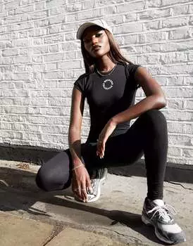 Черный комбинезон с круглым логотипом ASOS Weekend Collective