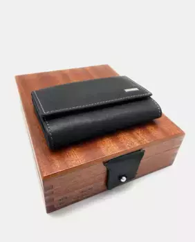 Черный кожаный брелок с восемью ключами Pielnoble