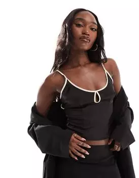 Черный топ Kaiia с вырезом на бретелях, контрастной окантовкой и бантом