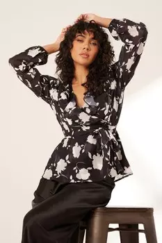 Черный топ с цветочной оборкой и баской QUIZ Clothing