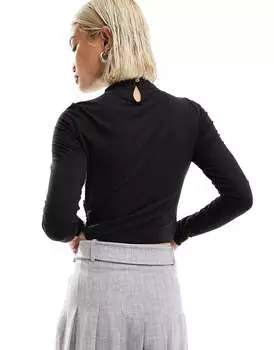 Черный топ с длинными рукавами и запахом Noisy May