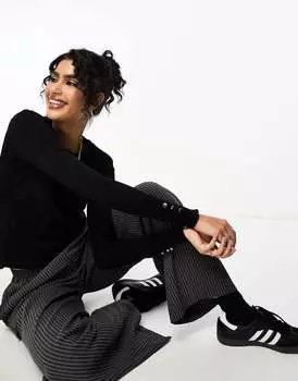 Черный топ тонкой вязки с круглым вырезом River Island