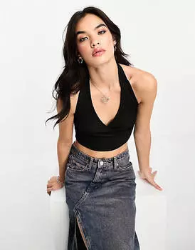 Черный топ в рубчик с воротником-хомутом Bershka