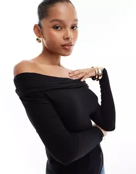 Черный трикотажный топ Vila с закатанным вырезом, спущенным до плеч