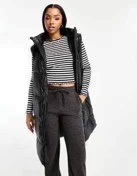 Черный удлиненный утепленный жилет из искусственной кожи с капюшоном Pull&Bear