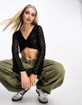 Черный укороченный топ с длинными рукавами и заклепками Pull&Bear