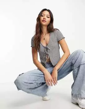 Черный укороченный топ с завязкой спереди New Look