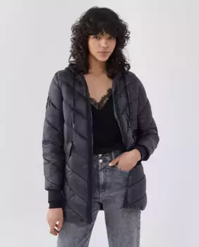 Черный женский пуховик с капюшоном IKKS, черный