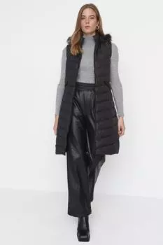 Черный жилет на стеганой подкладке с меховым воротником Trendyol Modest