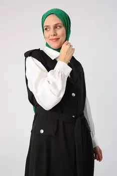 Черный жилет с карманами и эполетами на плечах ALL DAY